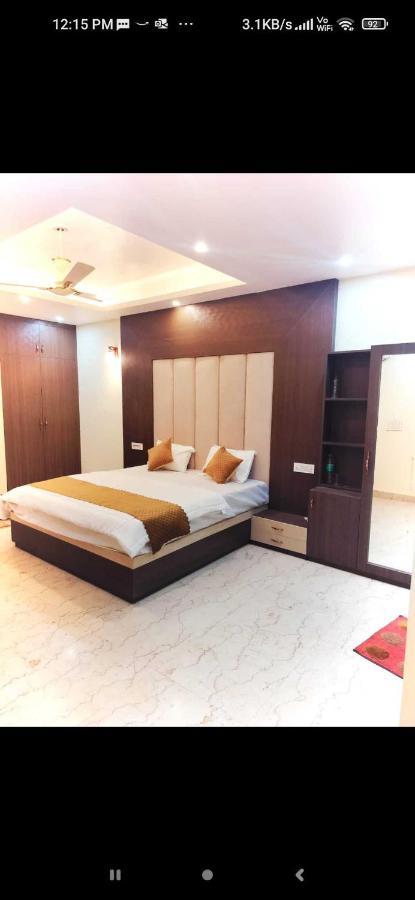 Oyo White House Noida Exterior foto