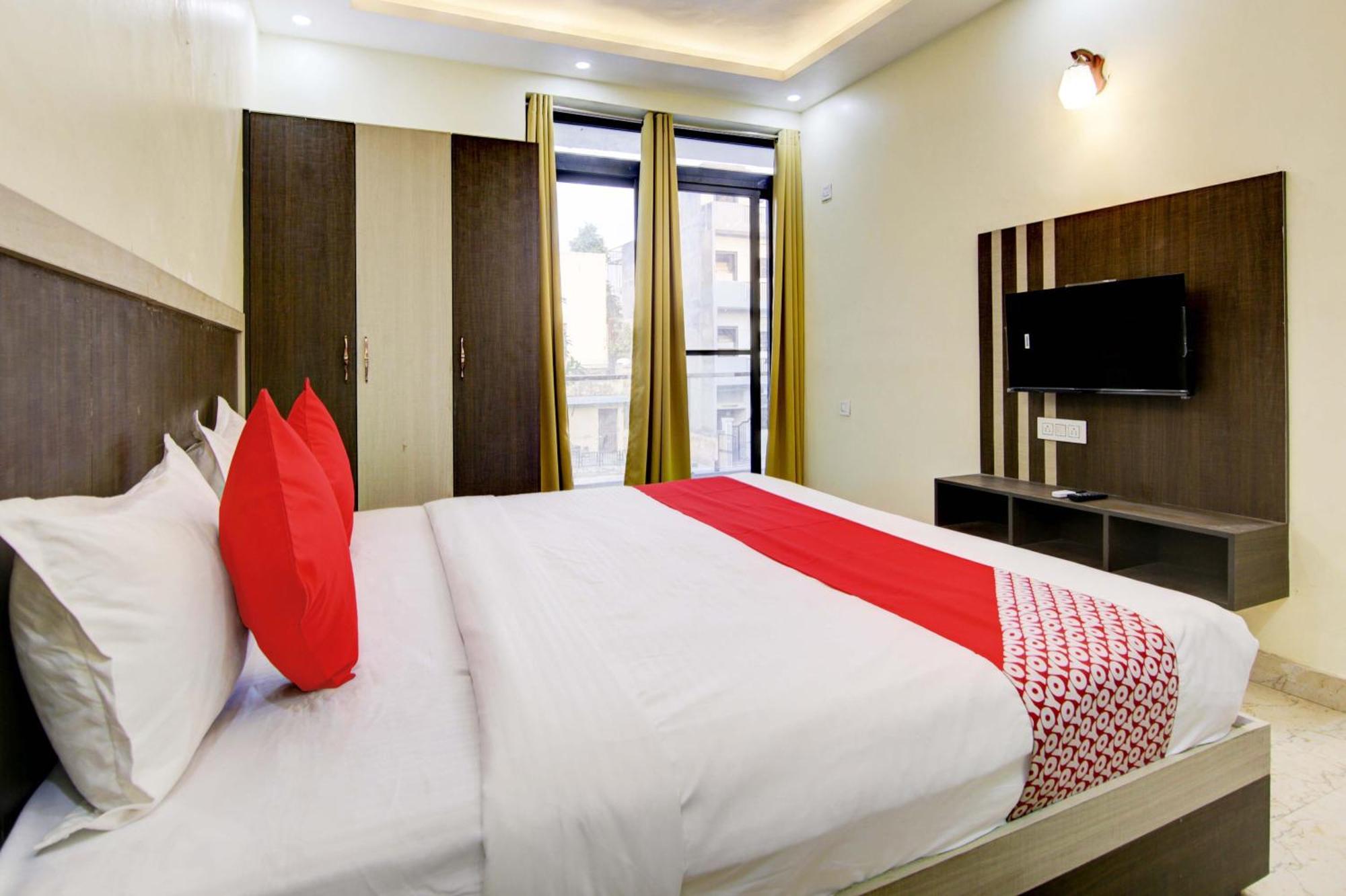 Oyo White House Noida Exterior foto
