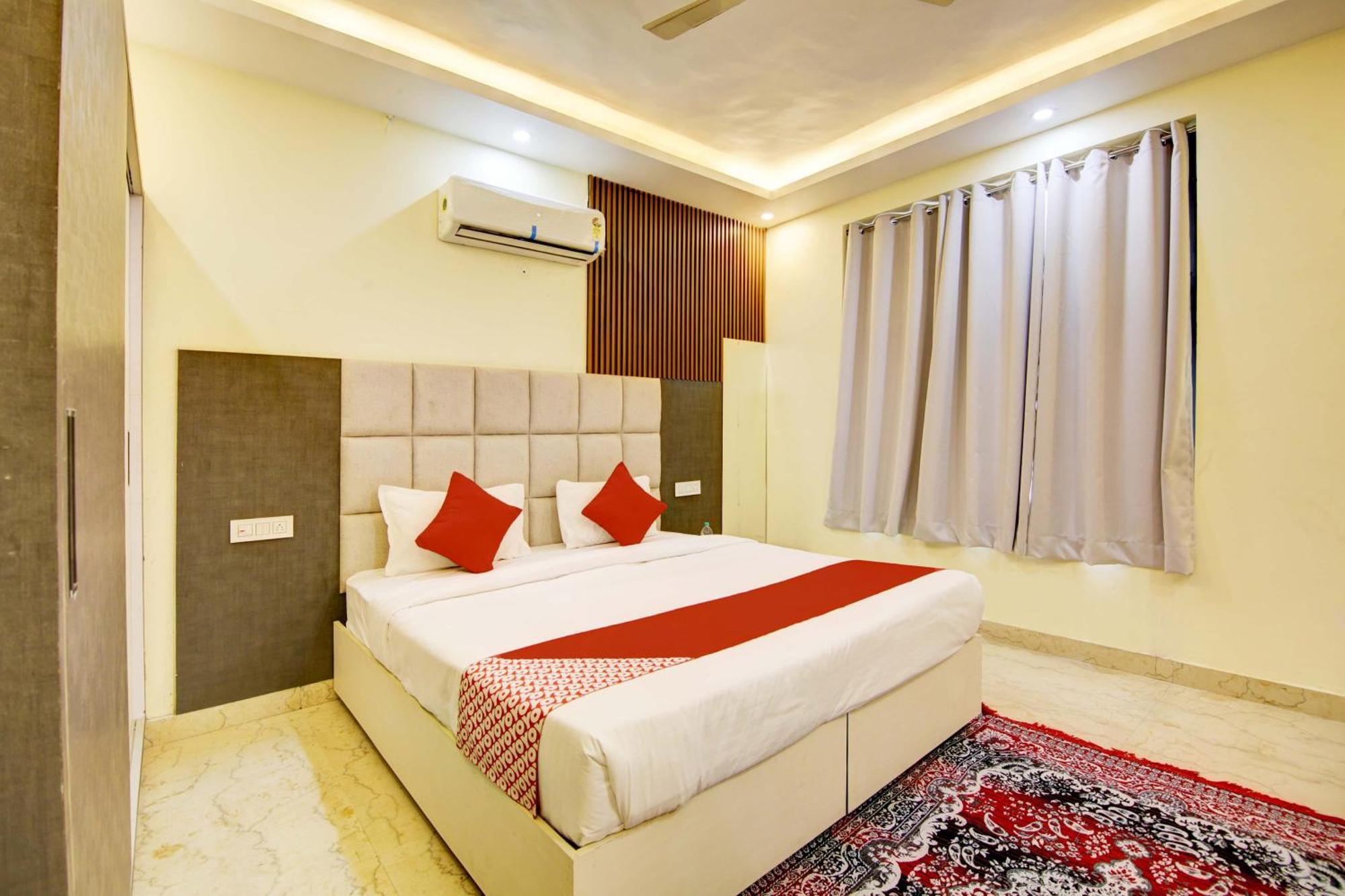Oyo White House Noida Exterior foto